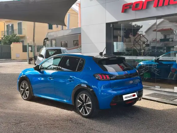 Peugeot e-208 Elektromotor 136 Gt 2021 Elétrico — 99 985 km Peugeot e-208 Elektromotor 136 Gt 2021 Elétrico