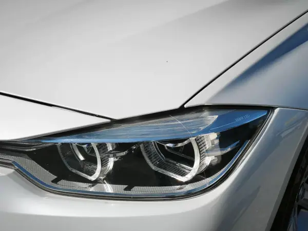 BMW 318 2019 — foto 3 de 57