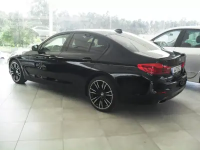 BMW 520 2017 - 26950 EUR, 80835 km - AUTO.MOTO.pt - 80835km - foto 2 de 38