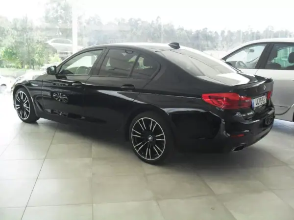 BMW 520 2017 - 26950 EUR, 80835 km - AUTO.MOTO.pt - 80835km - foto 2 de 38