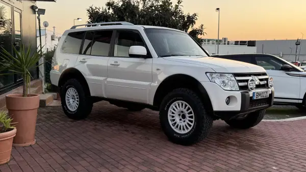 Mitsubishi Pajero 2010 - 29990 EUR, 215000 km - AUTO.MOTO.pt - 215000km - foto 9 de 38