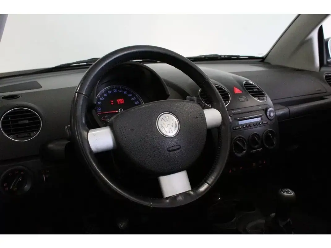 Volkswagen New Beetle Cabriolet 2007 - 7990 EUR, 161340 km - AUTO.MOTO.pt - 161340km - foto 8 de 19