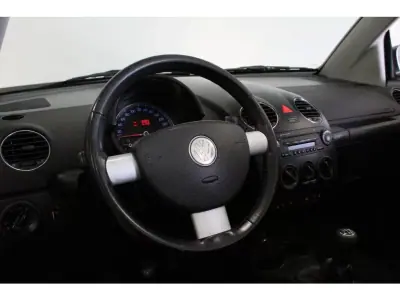 Volkswagen New Beetle Cabriolet 2007 - 7990 EUR, 161340 km - AUTO.MOTO.pt - 161340km - foto 8 de 19