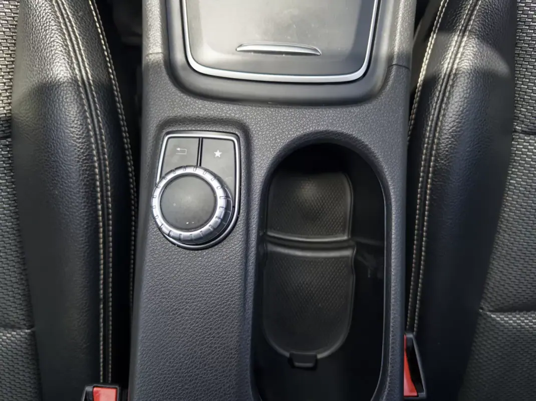 Mercedes-Benz CLA 180 2017 - 17500 EUR, 206000 km - 206000km - foto 38 de 51