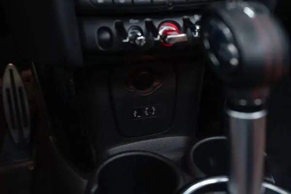 MINI 2017 - 24950 EUR, 65000 km - AUTO.MOTO.pt - 65000km - foto 40 de 41