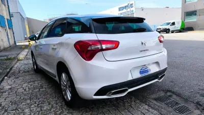 Citroën DS5 2015 - 10900 EUR, 175000 km - AUTO.MOTO.pt - 175000km - foto 15 de 17