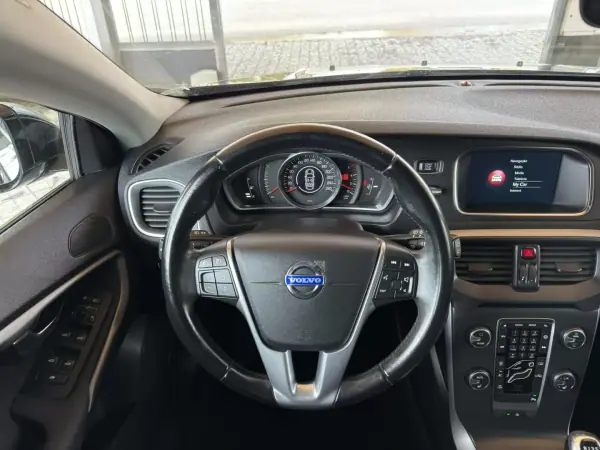 Volvo V40 2014 - 10950 EUR, 203325 km - AUTO.MOTO.pt - 203325km - foto 12 de 32