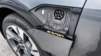 Audi e-tron Sportback 2020 - 35000 EUR, 58000 km - AUTO.MOTO.pt - 58000km - foto 8 de 19