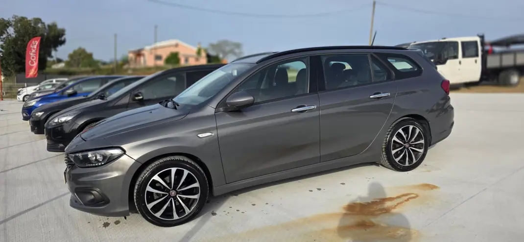 Fiat Tipo Station Wagon 2017 - 6499 EUR, 256000 km - AUTO.MOTO.pt - 256000km - foto 2 de 9