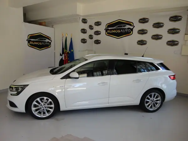 Renault Mégane 2018 — foto 2 de 14
