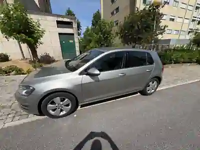 Volkswagen Golf 2015 - 12500 EUR, 177441 km - AUTO.MOTO.pt - 177441km - foto 4 de 13