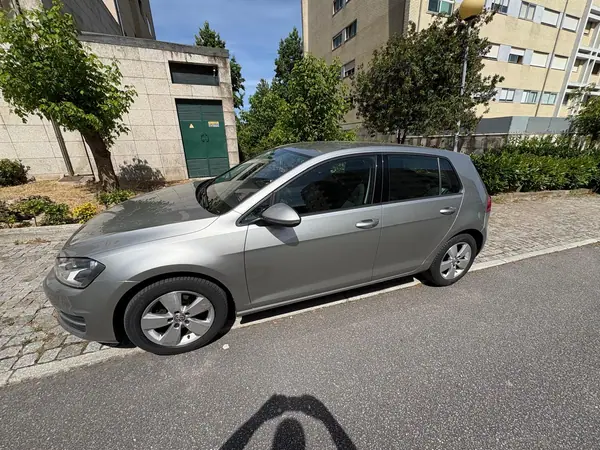 Volkswagen Golf 2015 - 12500 EUR, 177441 km - AUTO.MOTO.pt - 177441km - foto 4 de 13