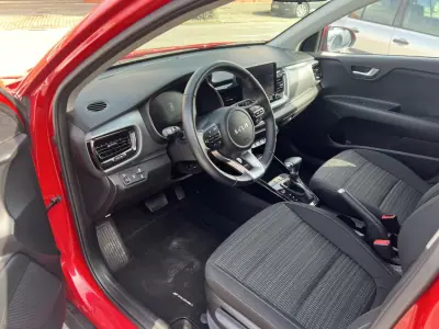 Kia Stonic 2025 - 20500 EUR, 17500 km - AUTO.MOTO.pt - 17500km - foto 7 de 19
