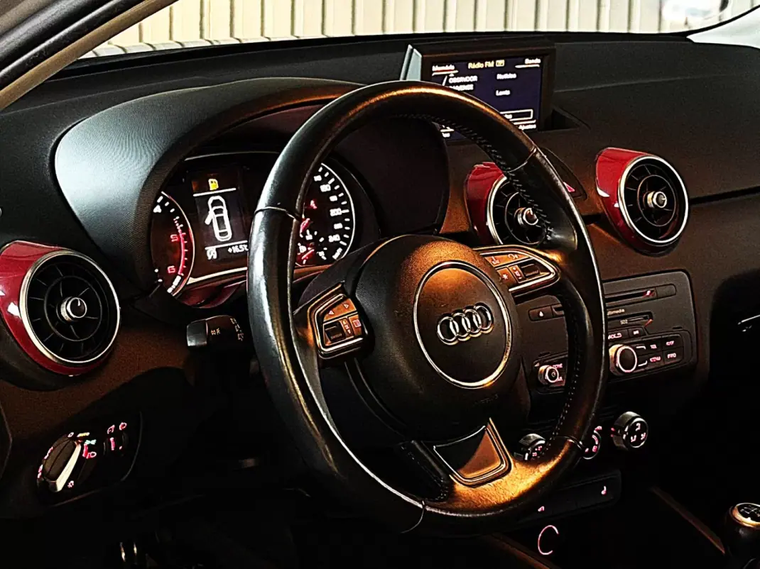 Audi A1 2011 - 9990 EUR, 218000 km - AUTO.MOTO.pt - 218000km - foto 20 de 34