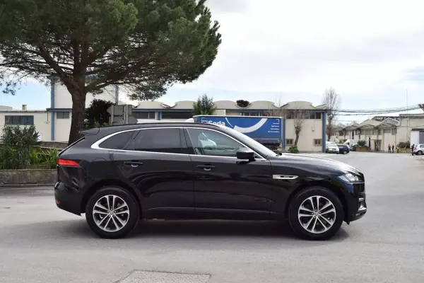 Jaguar F-Pace 2017 - 22500 EUR, 145545 km - AUTO.MOTO.pt - 145545km - foto 15 de 57