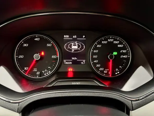 SEAT Arona 2018 - 18500 EUR, 136000 km - AUTO.MOTO.pt - 136000km - foto 20 de 28