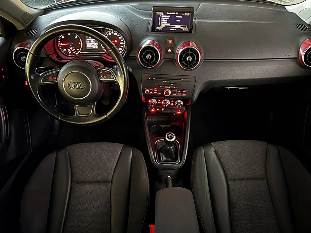 Audi A1 2011 - 9990 EUR, 218000 km - AUTO.MOTO.pt - 218000km - foto 19 de 34