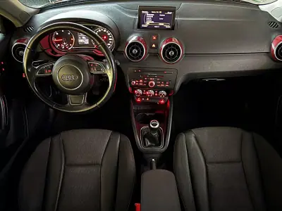 Audi A1 2011 - 9990 EUR, 218000 km - AUTO.MOTO.pt - 218000km - foto 19 de 34