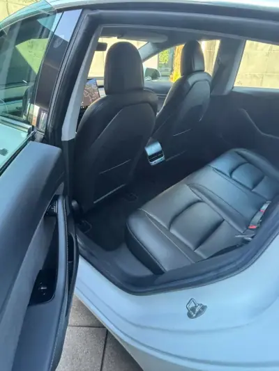 Tesla Model 3 2019 - 22900 EUR, 117000 km - AUTO.MOTO.pt - 117000km - foto 16 de 27