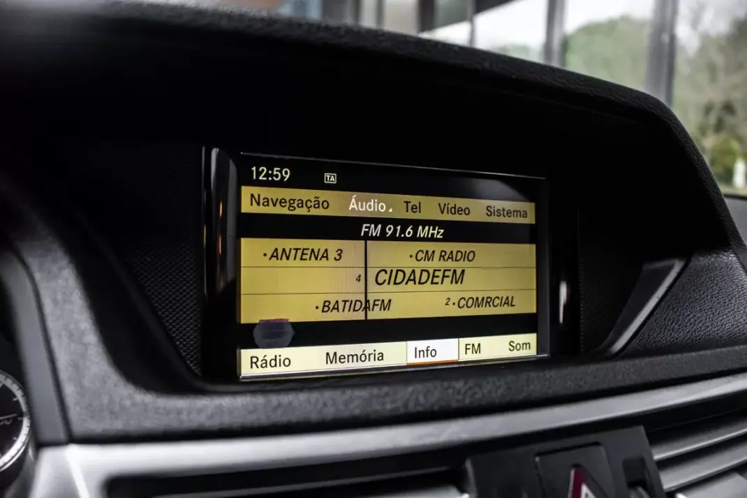 Mercedes-Benz E 220 2010 - 10990 EUR, 489933 km - AUTO.MOTO.pt - 489933km - foto 38 de 41