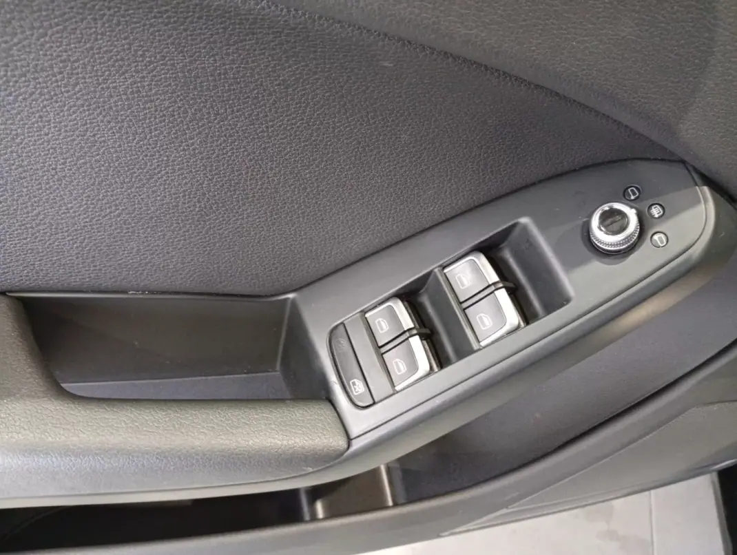 Audi A4 Avant 2015 - 14950 EUR, 236000 km - AUTO.MOTO.pt - 236000km - foto 17 de 18