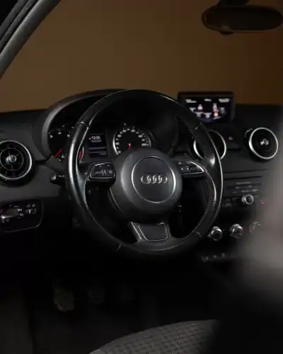 Audi A1 2010 - 8950 EUR, 193000 km - AUTO.MOTO.pt - 193000km - foto 7 de 17
