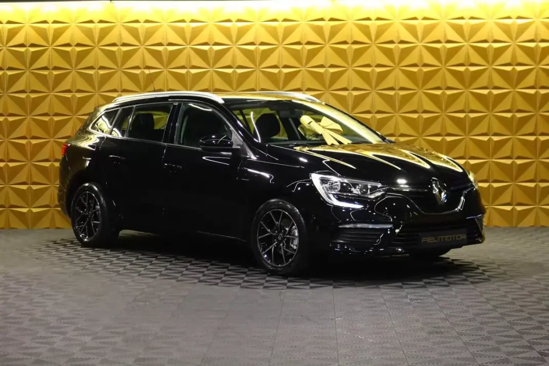 Renault Mégane Sport Tourer 2020 - 11890 EUR, 180000 km - AUTO.MOTO.pt - 180000km - foto 5 de 28