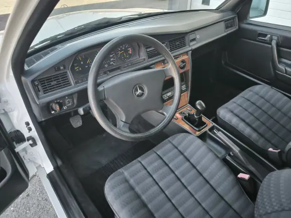 Mercedes-Benz 1993 - 9950 EUR, 89439 km - AUTO.MOTO.pt - 89439km - foto 18 de 60