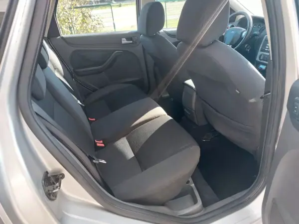 Ford Focus SW 2005 - 2990 EUR, 307902 km - AUTO.MOTO.pt - 307902km - foto 20 de 27
