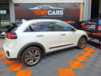 Kia Niro 2022 - 19250 EUR, 130477 km - 130477km - foto 2 de 23