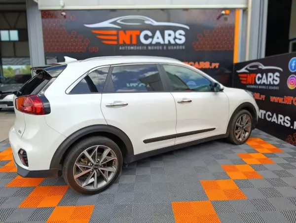 Kia Niro 2022 - 19250 EUR, 130477 km - 130477km - foto 2 de 23