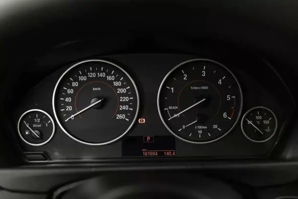 BMW 318 2015 - 18490 EUR, 163241 km - AUTO.MOTO.pt - 163241km - foto 21 de 27