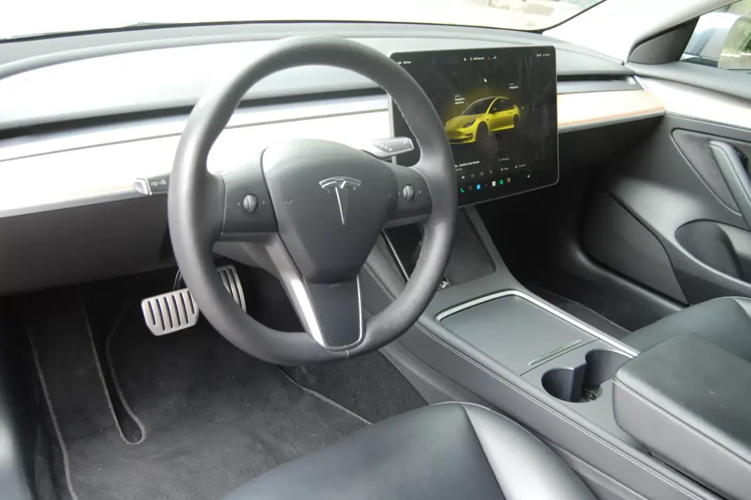 Tesla Model 3 2022 - 34500 EUR, 50871 km - AUTO.MOTO.pt - 50871km - foto 10 de 13