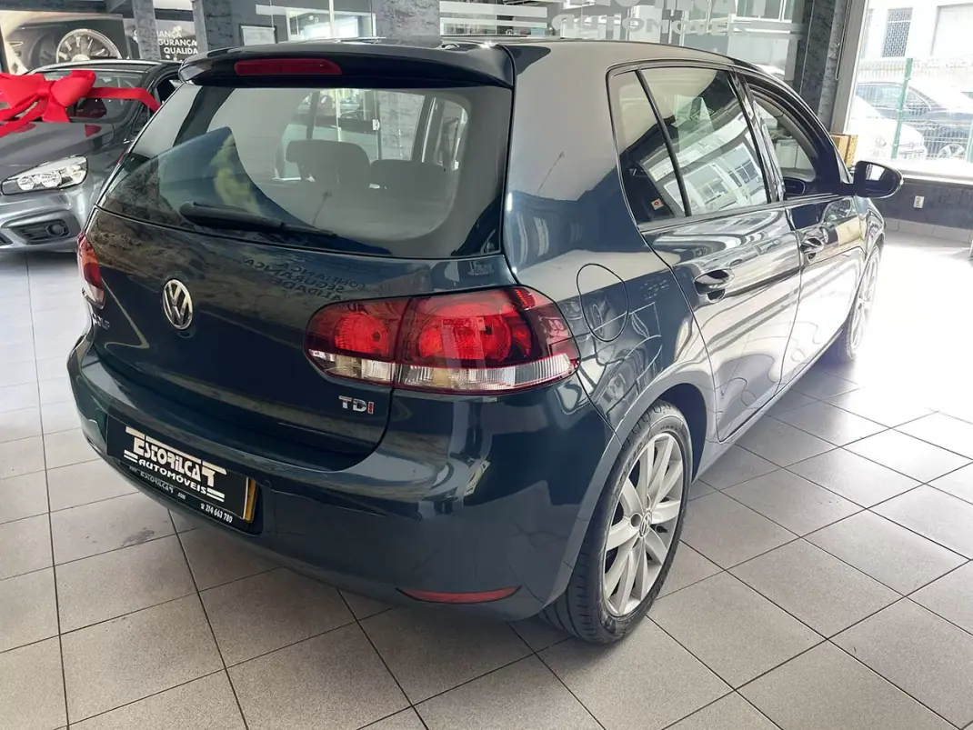 Volkswagen Golf 2010 - 7600 EUR, 232003 km - AUTO.MOTO.pt - 232003km - foto 4 de 21