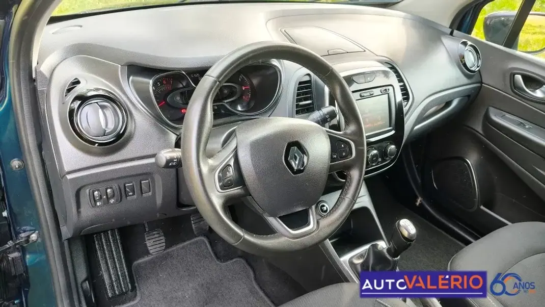 Renault Captur 2019 - 13950 EUR, 61525 km - AUTO.MOTO.pt - 61525km - foto 10 de 30