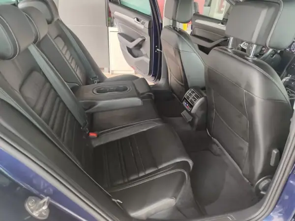 Volkswagen Passat Variant 2018 - 21990 EUR, 137500 km - AUTO.MOTO.pt - 137500km - foto 14 de 44