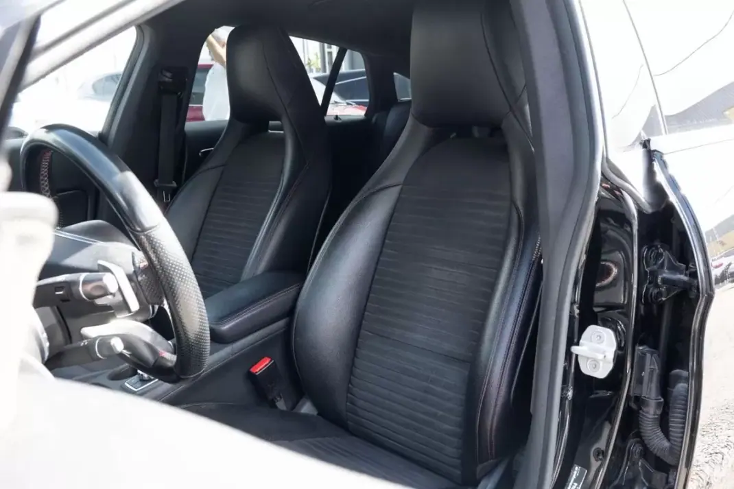 Mercedes-Benz CLA 220 2016 - 22999 EUR, 229658 km - AUTO.MOTO.pt - 229658km - foto 26 de 27
