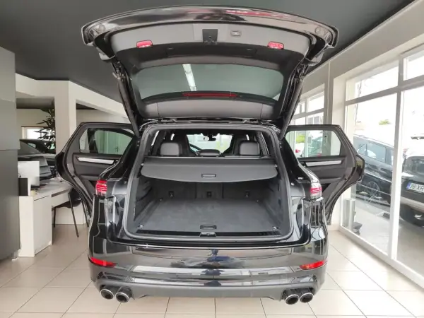 Porsche Cayenne 2020 - 74500 EUR, 67300 km - AUTO.MOTO.pt - 67300km - foto 20 de 40