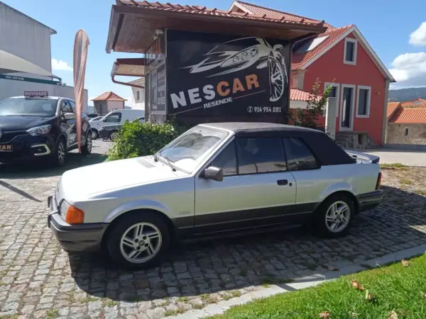 Ford Escort Cabrio 1988 - 7500 EUR, 91460 km - AUTO.MOTO.pt - 91460km - foto 2 de 12