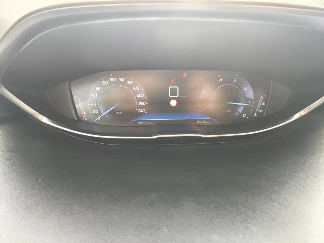 Peugeot 3008 2020 - 19900 EUR, 98000 km - AUTO.MOTO.pt - 98000km - foto 23 de 28