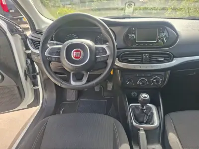 Fiat Tipo Station Wagon 2017 - 9980 EUR, 170000 km - AUTO.MOTO.pt - 170000km - foto 10 de 21