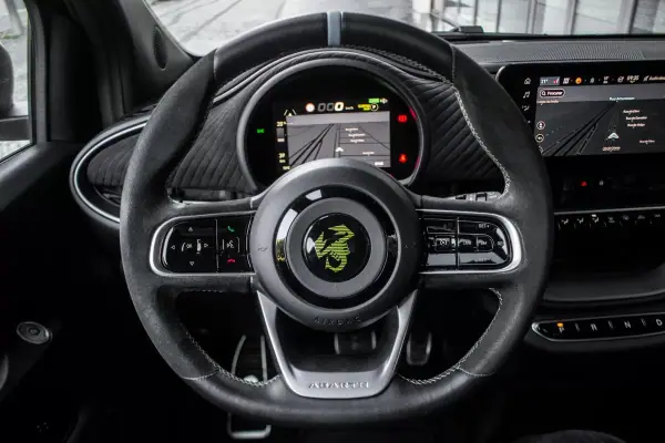 Abarth 500e 2024 - 29450 EUR, 11076 km - AUTO.MOTO.pt - 11076km - foto 16 de 43