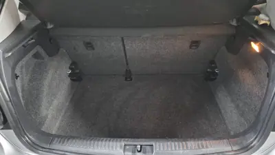 Volkswagen Polo 2014 - 10990 EUR, 136000 km - AUTO.MOTO.pt - 136000km - foto 22 de 31