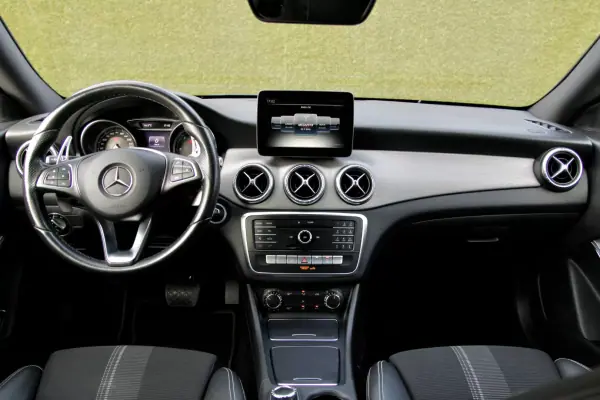 Mercedes-Benz CLA 200 2016 - 23500 EUR, 157000 km - AUTO.MOTO.pt - 157000km - foto 32 de 43