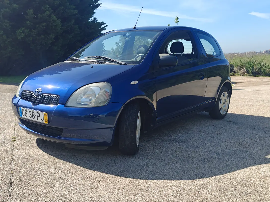 Toyota Yaris 2000 - 2500 EUR, 206000 km - AUTO.MOTO.pt - 206000km - foto 2 de 11