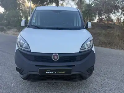 Fiat DOBLO 1.6 D CONTENTOR FRIGORIFICO ( FRIO PARQUE ) 2022 - 13699 EUR, 60000 km - AUTO.MOTO.pt - 60000km - foto 2 de 7