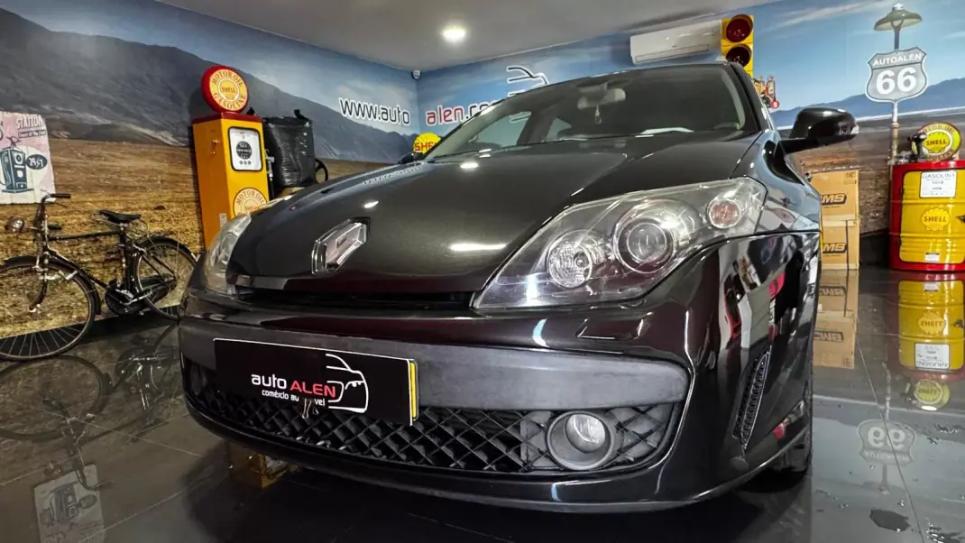 Renault Laguna 2010 - 5750 EUR, 374496 km - AUTO.MOTO.pt - 374496km - foto 2 de 15