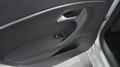 Volkswagen Polo 2014 - 10990 EUR, 136000 km - AUTO.MOTO.pt - 136000km - foto 21 de 31