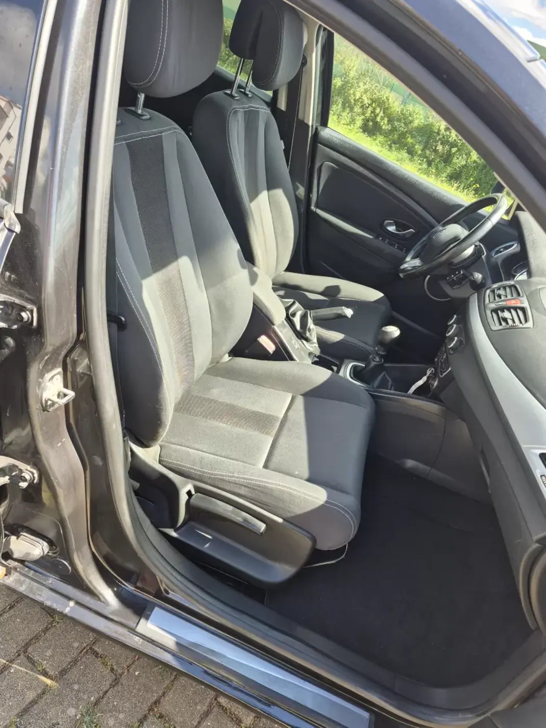 Renault Mégane 2010 - 5250 EUR, 255154 km - AUTO.MOTO.pt - 255154km - foto 21 de 23