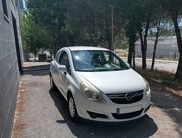 Opel Corsa 1.3 CDTI Van 2009 - 3650 EUR, 206247 km - AUTO.MOTO.pt - 206247km - foto 6 de 13